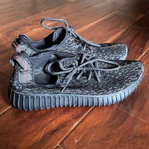 yeezy boost sneaker, lightly worn